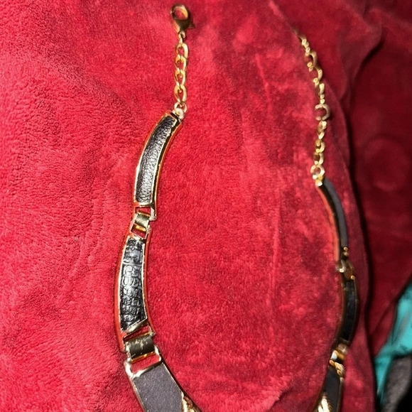 BCBG MaxAzria Vintage Glam Retro Curved Enamel Black  Gold Statement Necklace - Picture 11 of 14